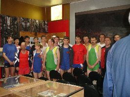 Легкоатлеты-участники пробега г.Болхов -г.Курчатов. Музей-заповедник Большой Дуб. 9 Мая 2010 г.